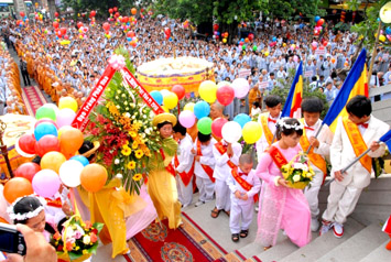 Mega Perayaan Waisak di Vietnam